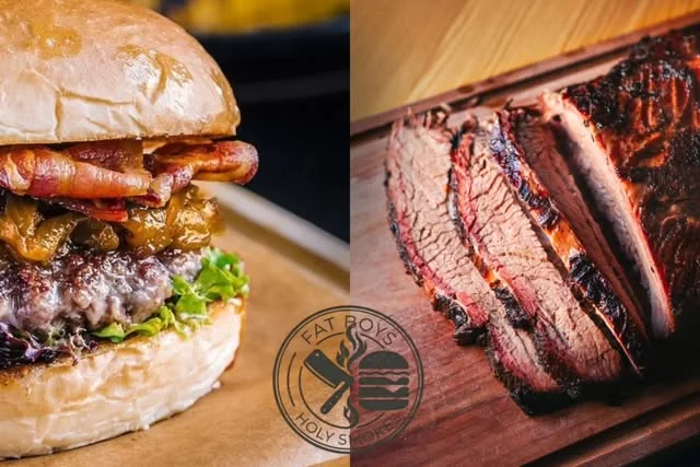 Burger sa slaninom i isečena dimljena junetina na dasci.